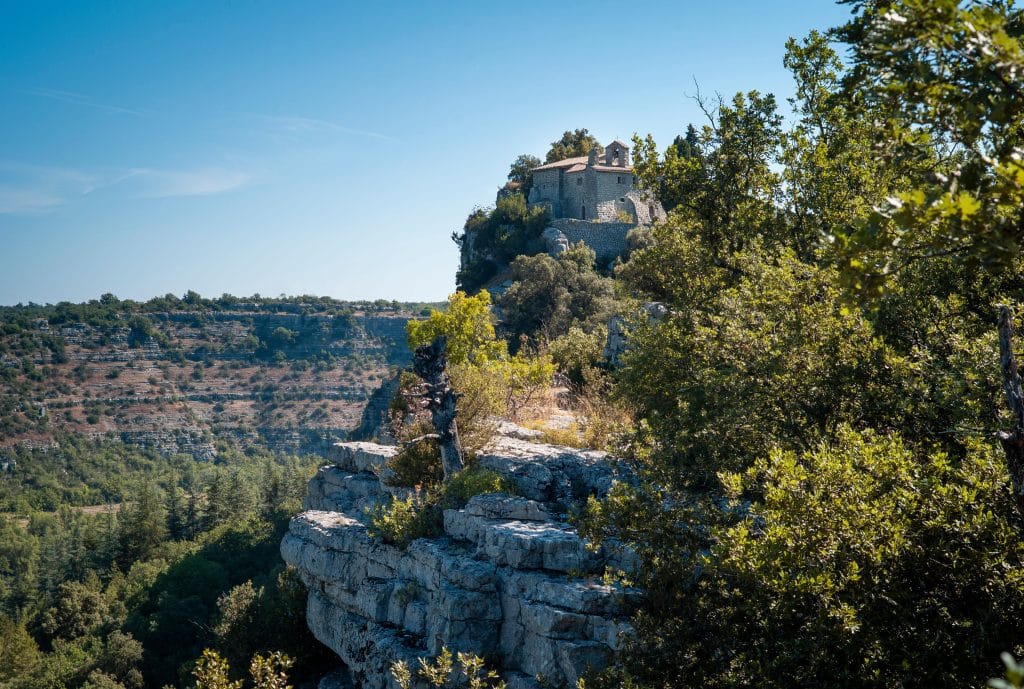 sentier de randonnée en ardèche