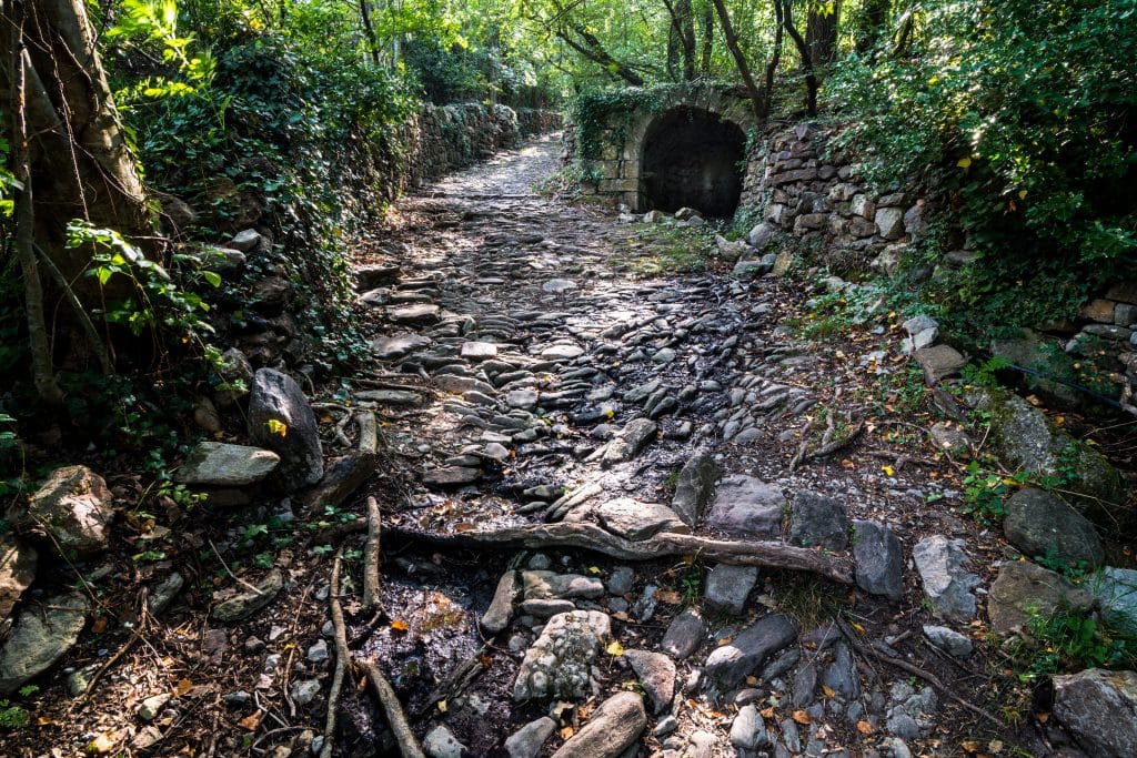 sentier de randonnée en ardèche